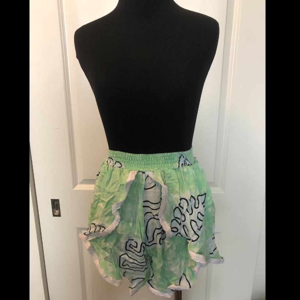 NWT Holoholo shorts, size Small